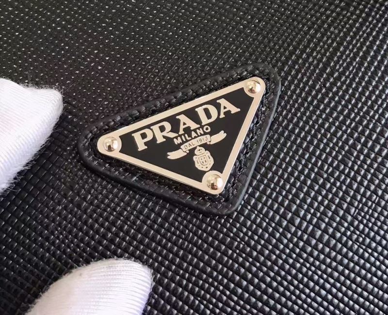 Pra*a travel bags